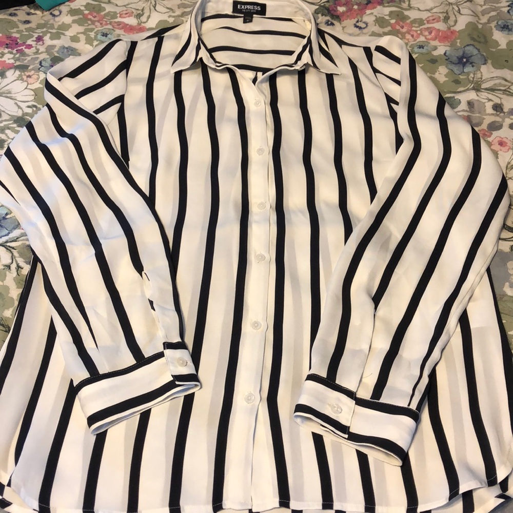 Women’s Express button down top. New without tags